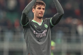 九游体育games-法兰克福训练开放日，集结日造点机会引欢呼，葡超在即，年轻球员得到机会的简单介绍-九游体育games